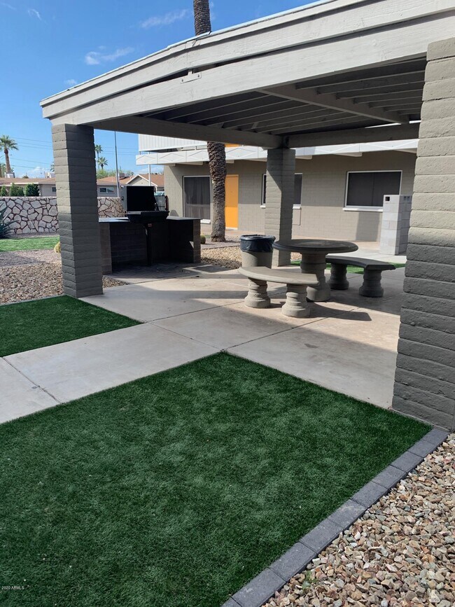 Building Photo - 938 W Indian School Rd