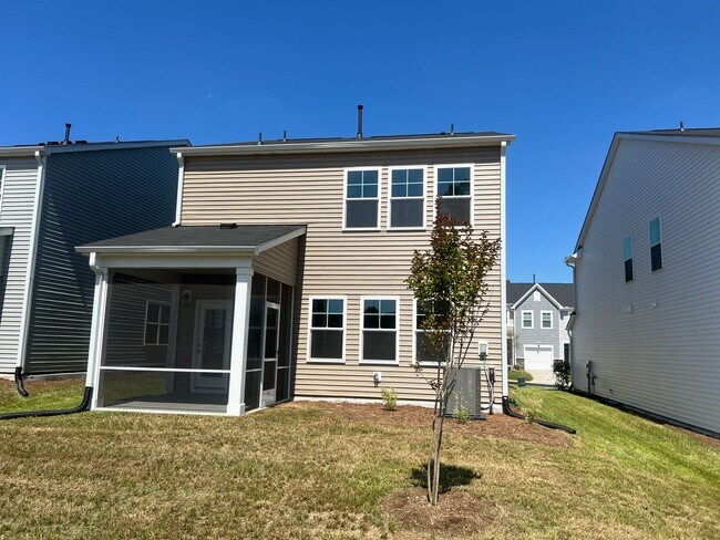 Building Photo - **3 Bed, 2.5 Bath Home for Rent @ Triple Crown in Durham**