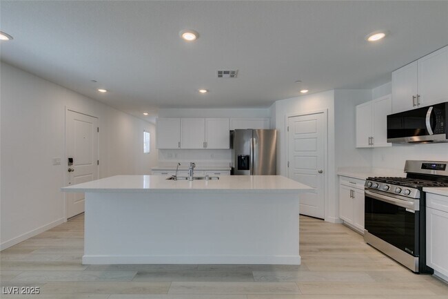 Building Photo - 6229 Mangler St
