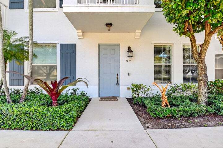 Building Photo - 1371 Vía De Pepi