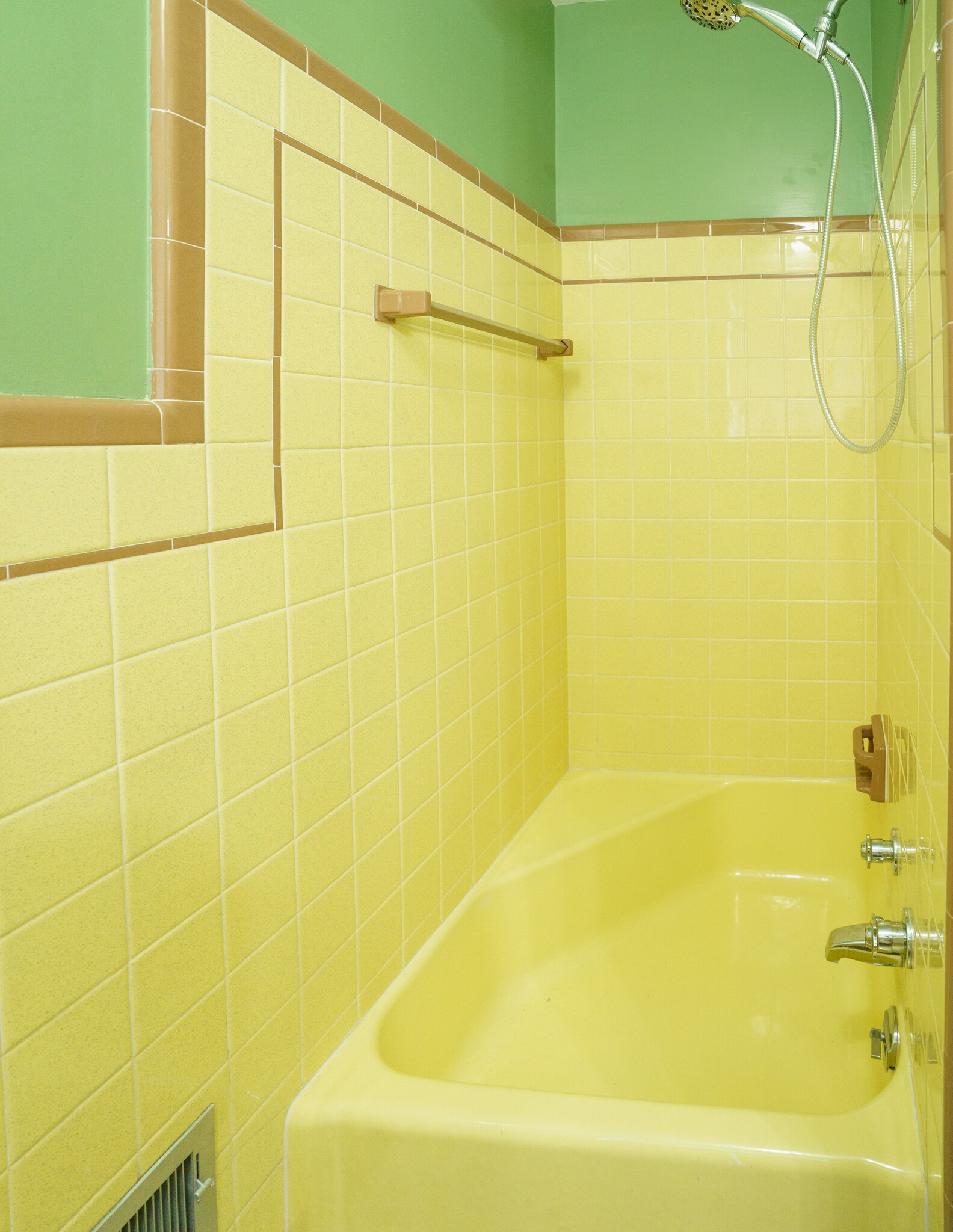 Master Bathroom Tub/Shower - 3503 Geneva Cir