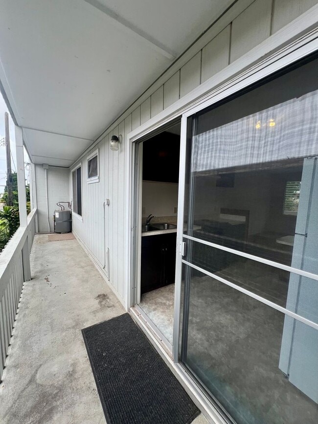 Building Photo - 272 Kapiolani St