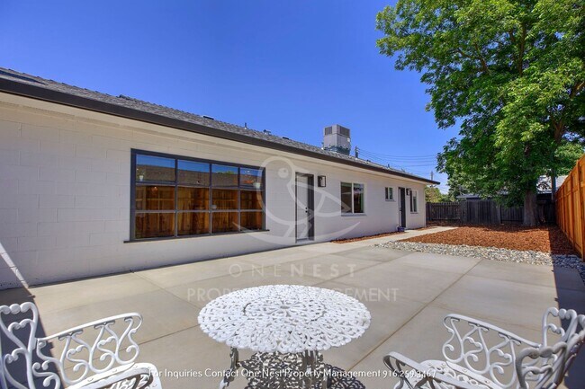Building Photo - Great Tahoe Park home, 3 bedroom with 1 ba...