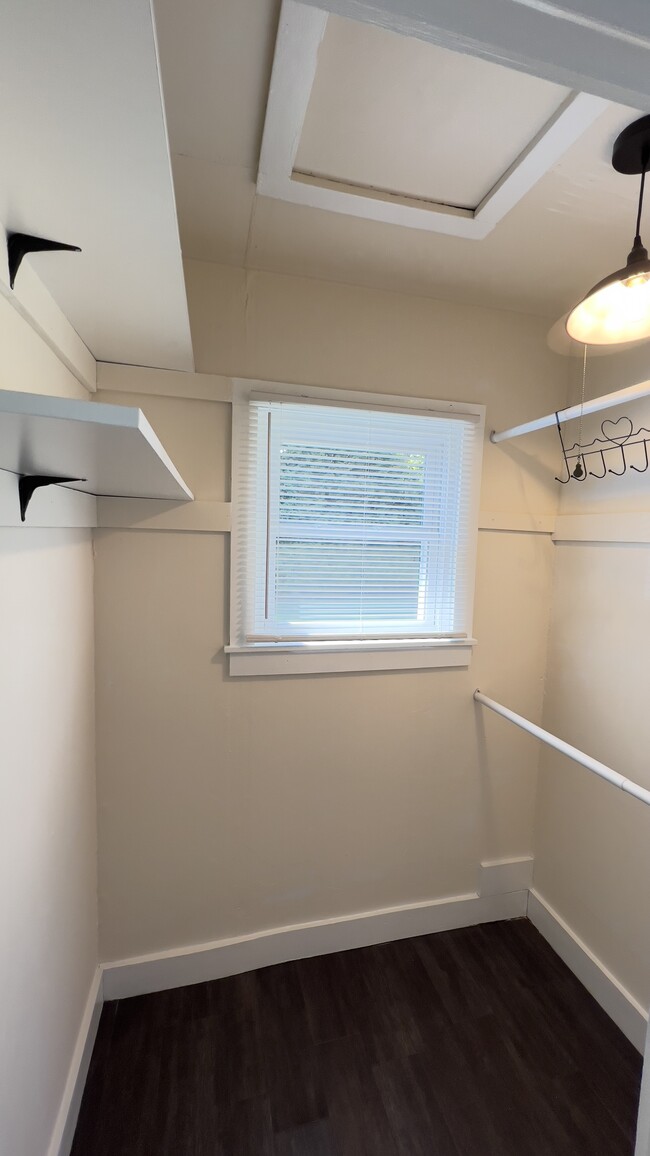 Building Photo - 2595 Shelburn Ave