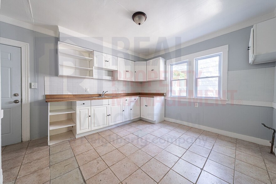 Building Photo - 2040 W 103rd St