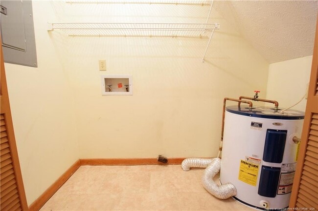 Building Photo - 1276 N Forest Dr