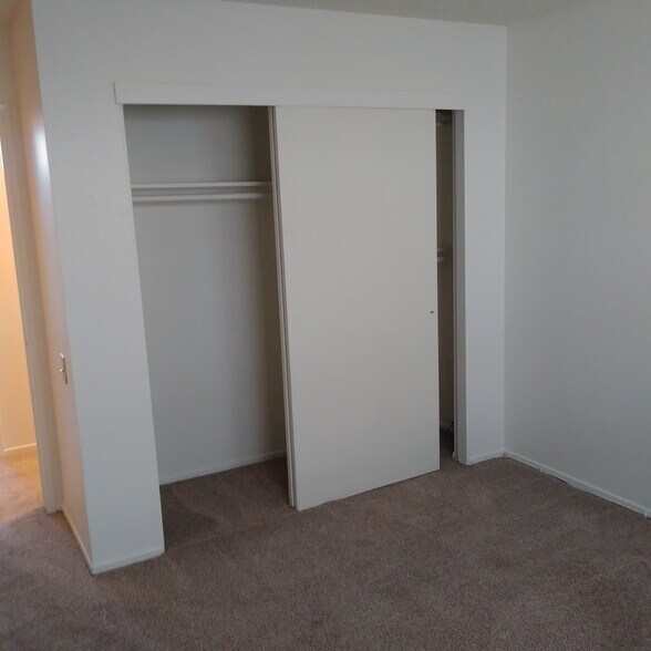 Building Photo - 2208 Gates Ave