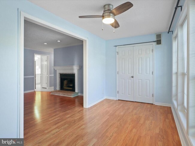 Building Photo - 10064 Oakton Terrace Rd