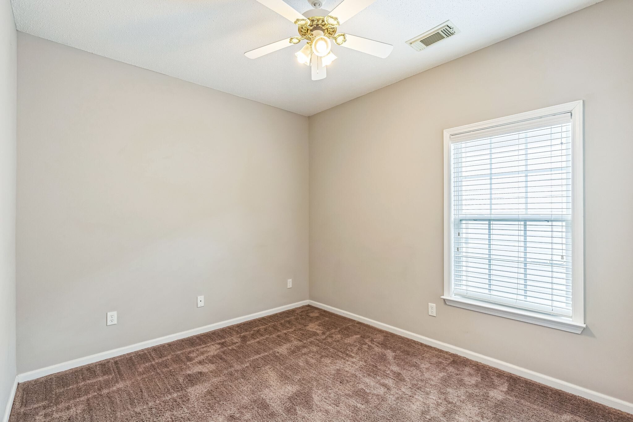 Building Photo - 2209 44th Ave