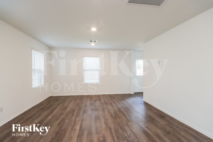 Building Photo - 3731 Solanum Dr