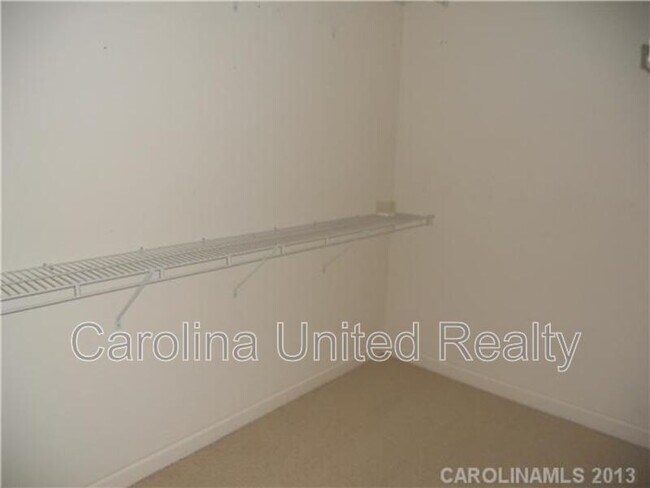 Building Photo - 10675 Hill Point Ct