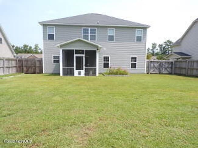 Building Photo - 4 Bedroom 2.5 Bathroom home located in Carolina Subdivision