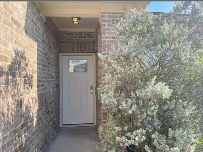 Building Photo - 18208 Maxa Dr