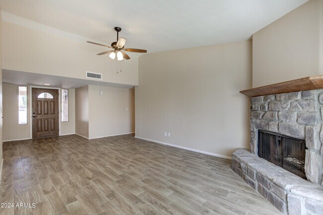 Building Photo - 5111 W Beverly Ln