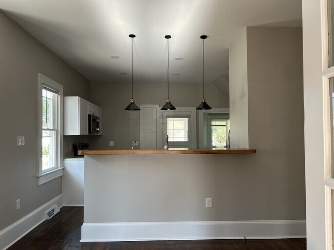 Building Photo - 143 S Purcell Ave