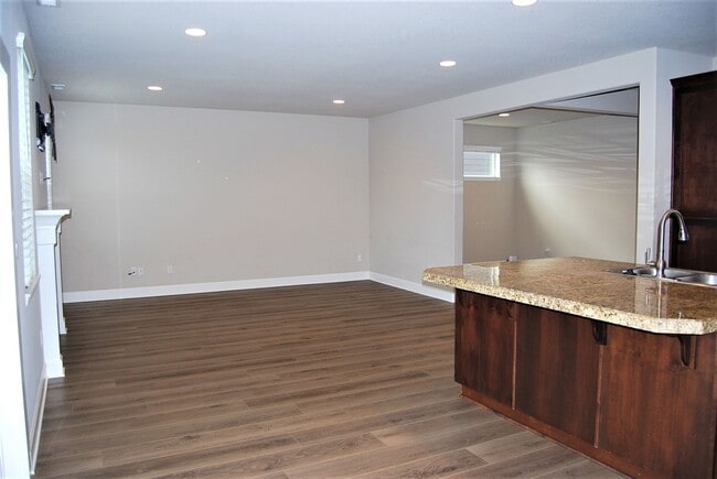 Building Photo - 4 Bedroom 2.5 Bath Home Sherwood OR
