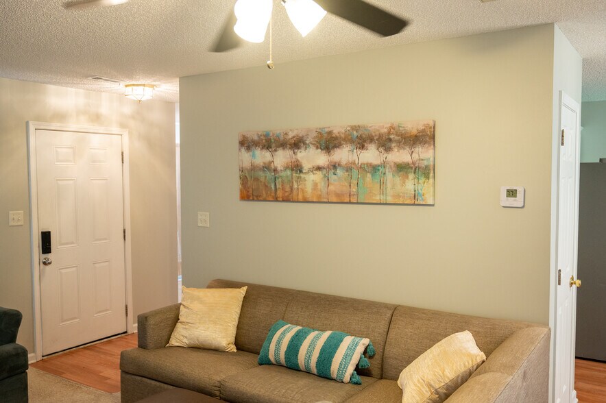 Building Photo - 5320 Starflower Dr