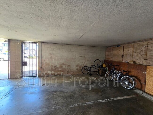 Building Photo - 320 Hermosa Ave