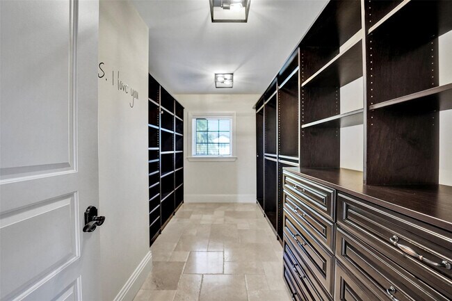 Building Photo - 1744 SE 9th St