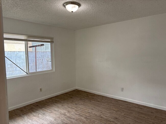 Building Photo - 828 Astor Dr