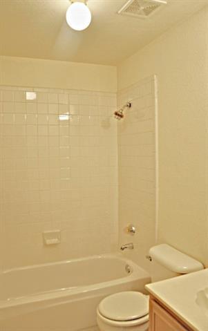 Building Photo - 2305 Brookview Dr