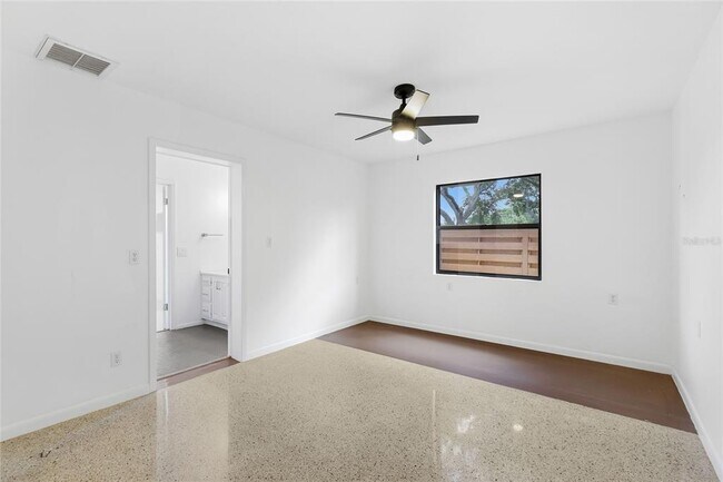 Building Photo - 2723 Lynnhurst St