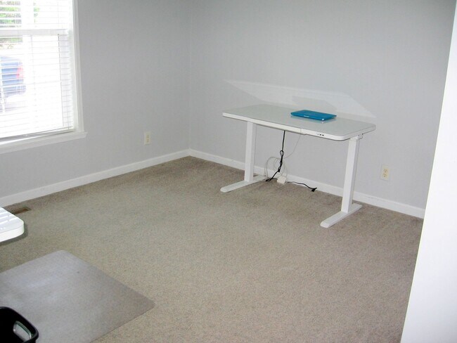 Building Photo - SMITHFIELD