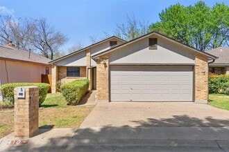 Building Photo - 410 Village Ln
