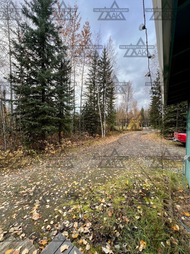 Building Photo - Pet-Friendly 2BR Home with Washer/Dryer in...