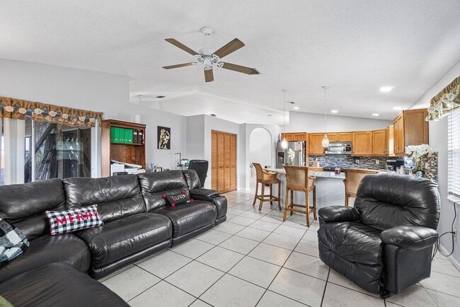 Building Photo - 7600 Cocoanut Dr