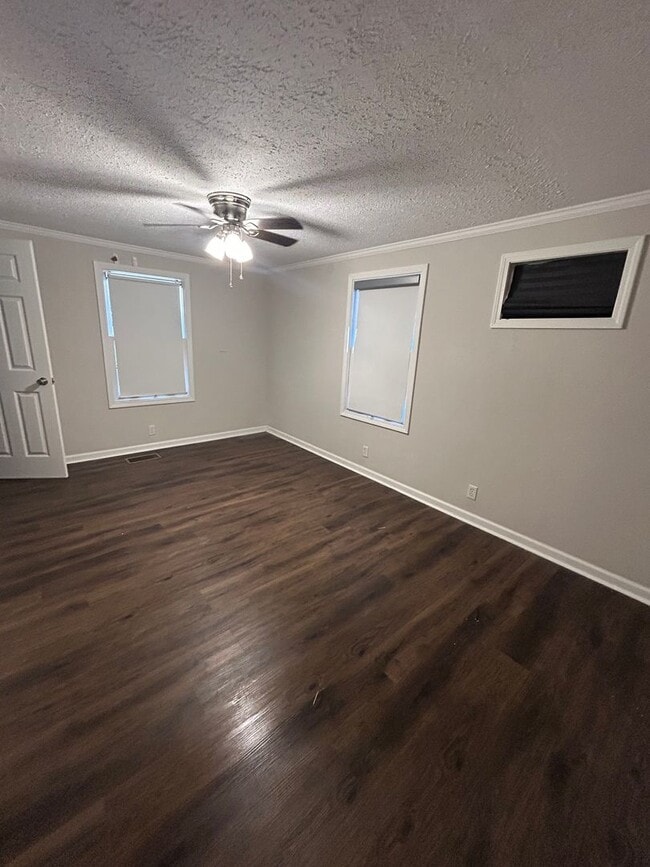 Building Photo - Beautiful 3 bedroom 2 bath home