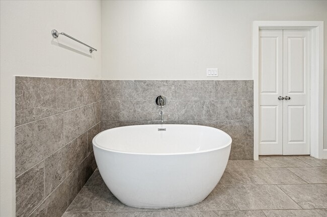 Building Photo - 4919 Avenue J