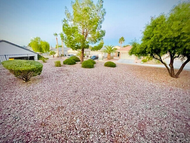 Building Photo - Charming Single-Story Corner Lot Home in Solera 55+ Community