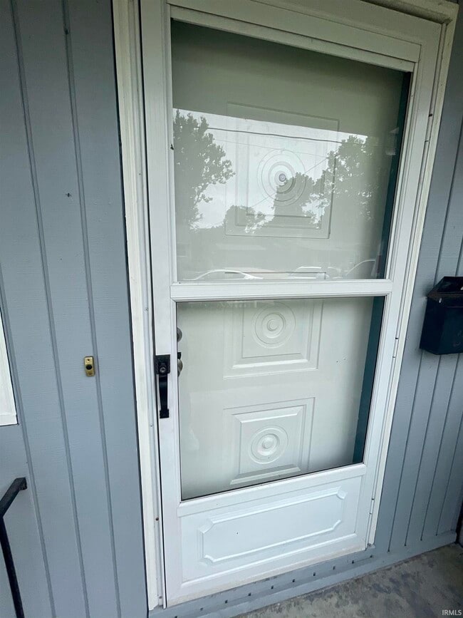 Building Photo - 1904 E Maxwell Ln