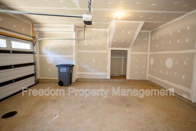 Building Photo - 9882 Hopkins Lp