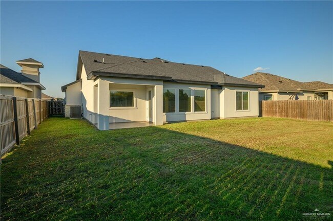 Building Photo - 38 N Queen Palm