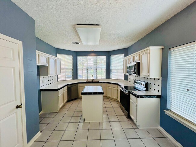 Building Photo - 16079 Hidden Acres Dr