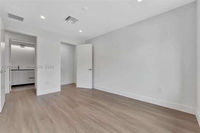 Building Photo - 1533 NW 94th Ave