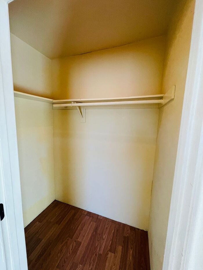 Building Photo - 330 E Corona Rd