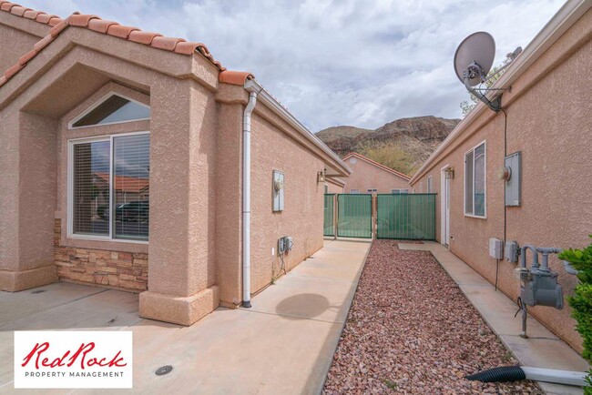 Building Photo - Dog Friendly - 3 Bedroom, 2 Bathroom Prope...