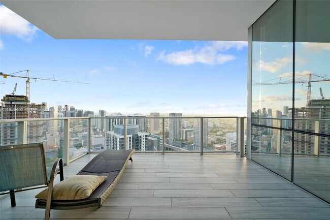 Building Photo - 851 NE 1st Ave