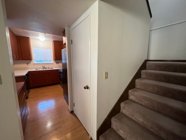 Building Photo - Spacious 4bed 2bath home available now!