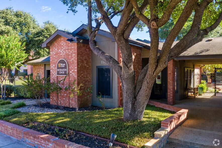 Walnut Creek Apartments 5901 Valleycreek Ln Arlington TX 76017