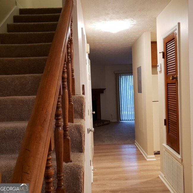 Building Photo - 5871 N Castlegate Dr