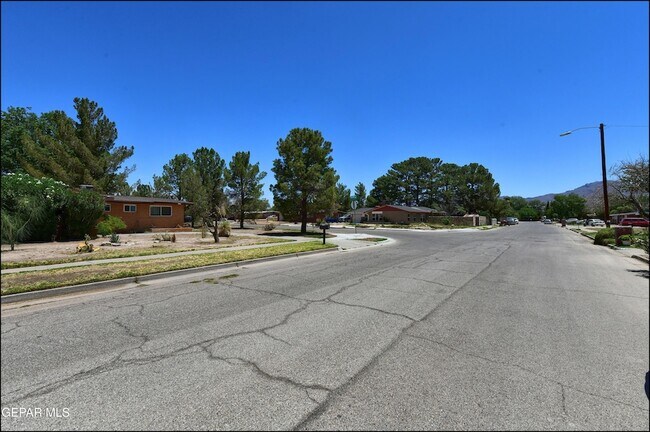 Building Photo - 408 Crane Ave