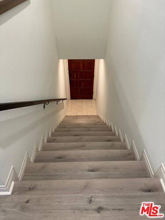 Building Photo - 13112 Moorpark St