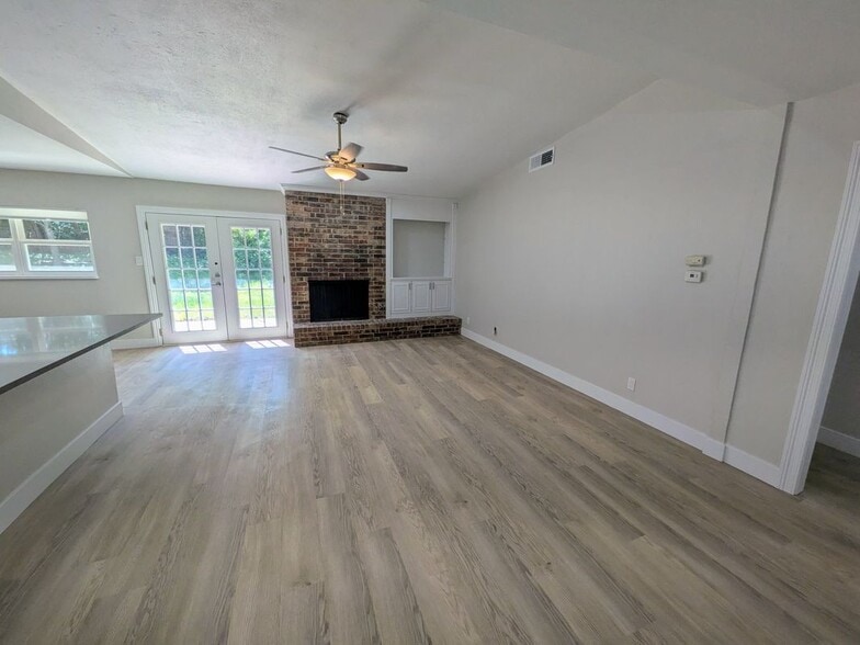 Building Photo - 9705 Marlborough Dr