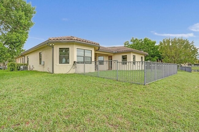 Building Photo - 8210 NW 115th Way
