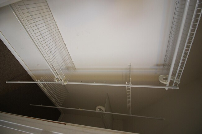 Building Photo - 7138 Summerlin Dr