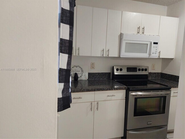 Building Photo - 860 NE 209th Terrace